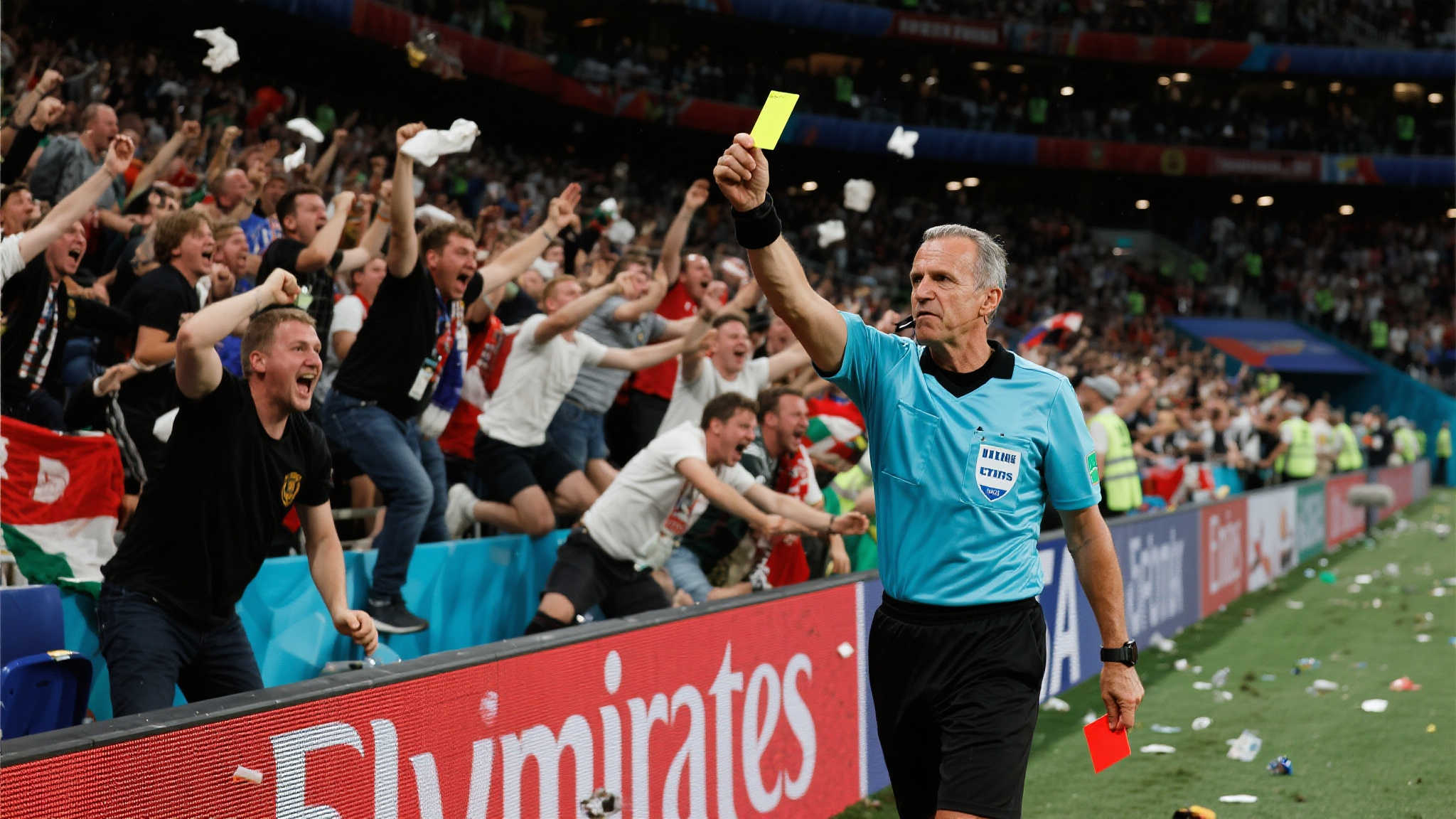 【世俱杯趣闻】裁判竟然向球迷出示红黄牌！